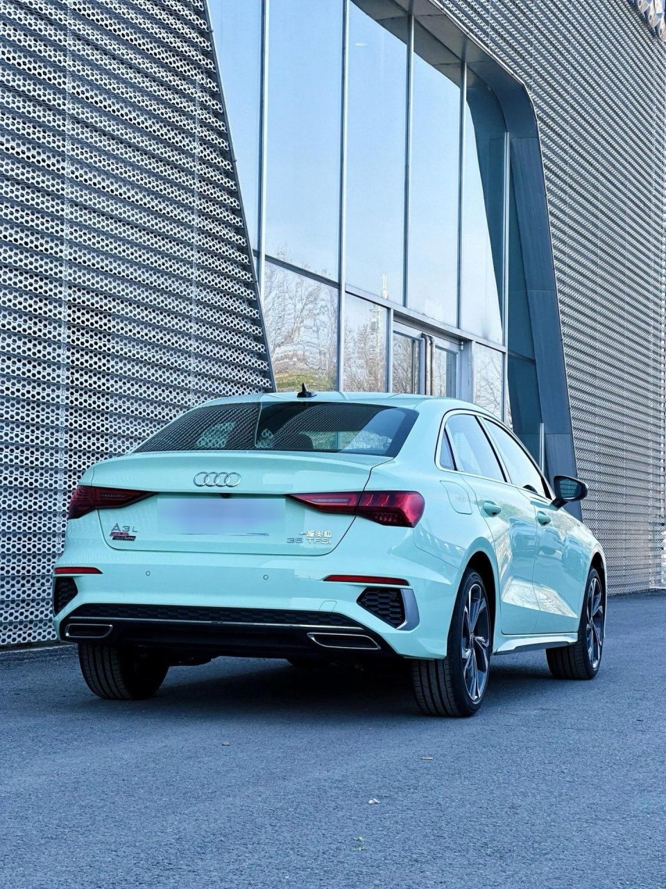 奥迪a3l的夏天专属颜色喀纳斯绿.