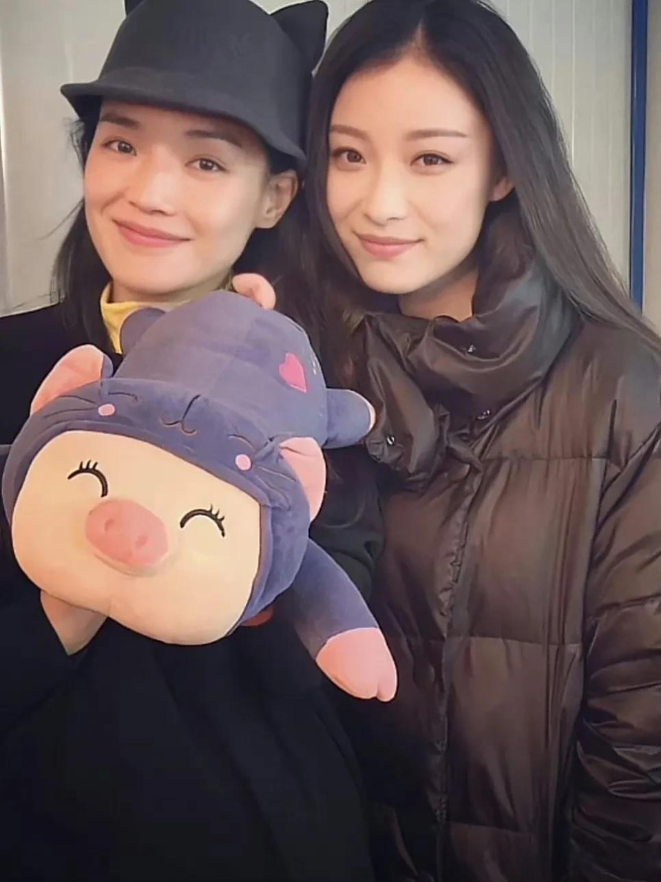 舒淇和倪妮的合照,平时就感觉两位气质相似.