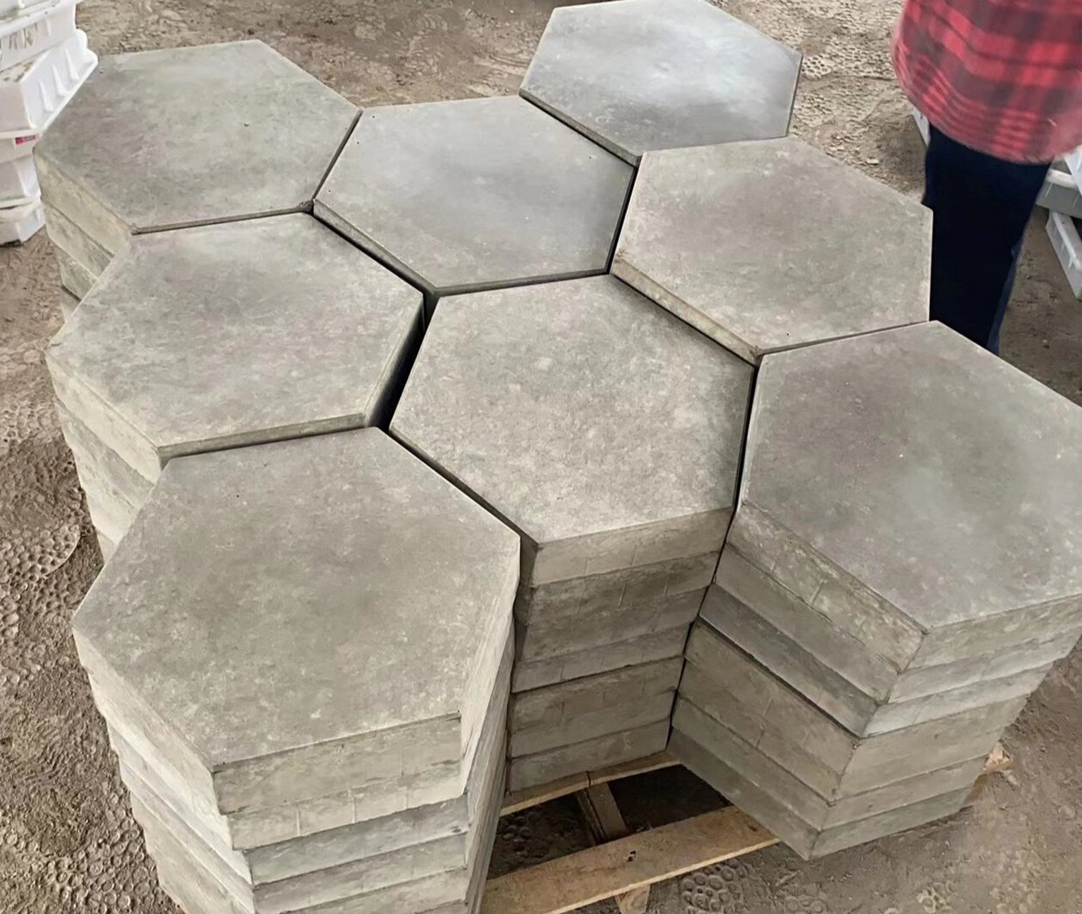 混凝土六角砖 河道护坡砖预制机压六角实心砖六角空心砖