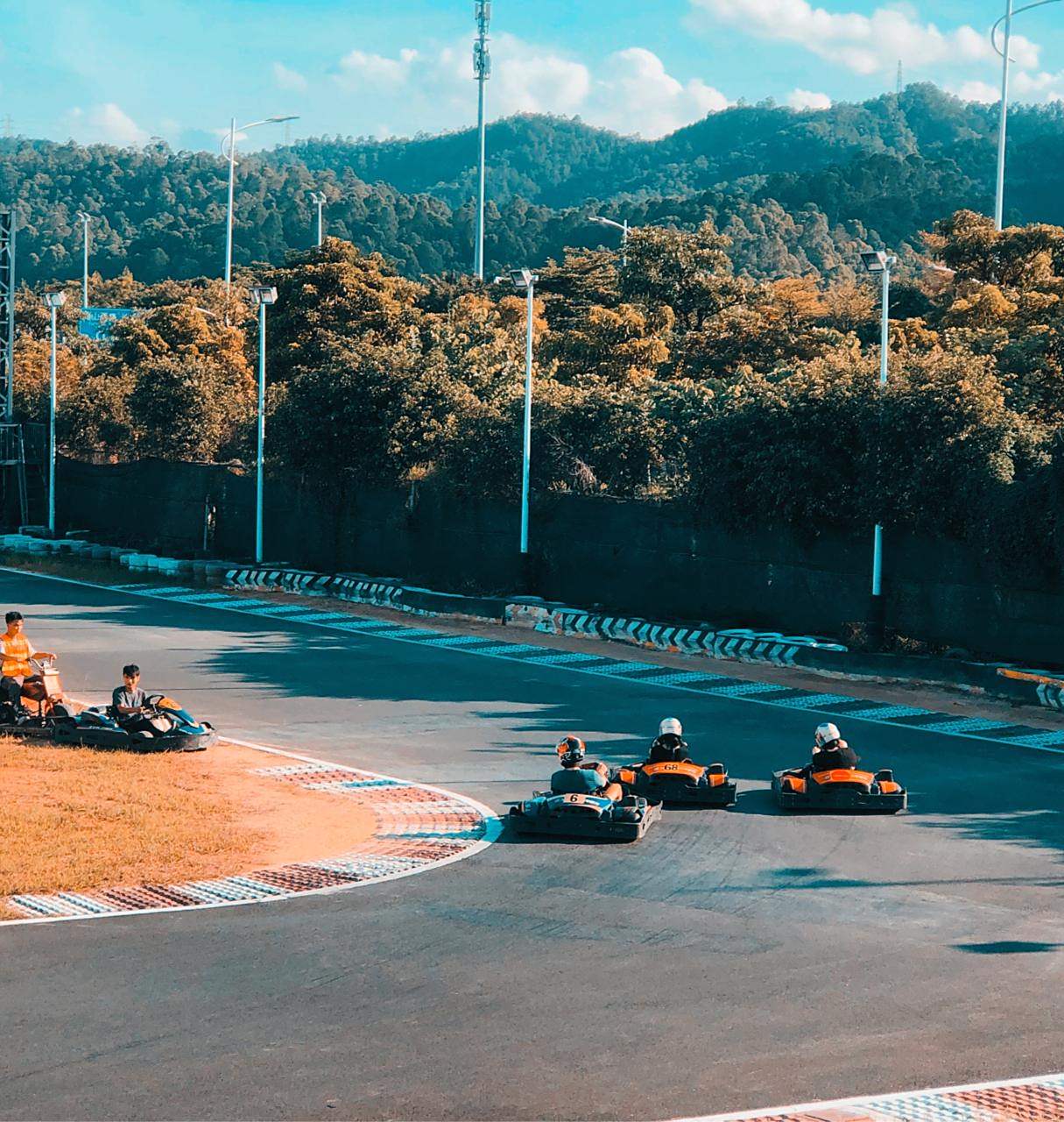 广州室外卡丁车赛车场6015体验飙车漂移的快感 体验了一把速度与