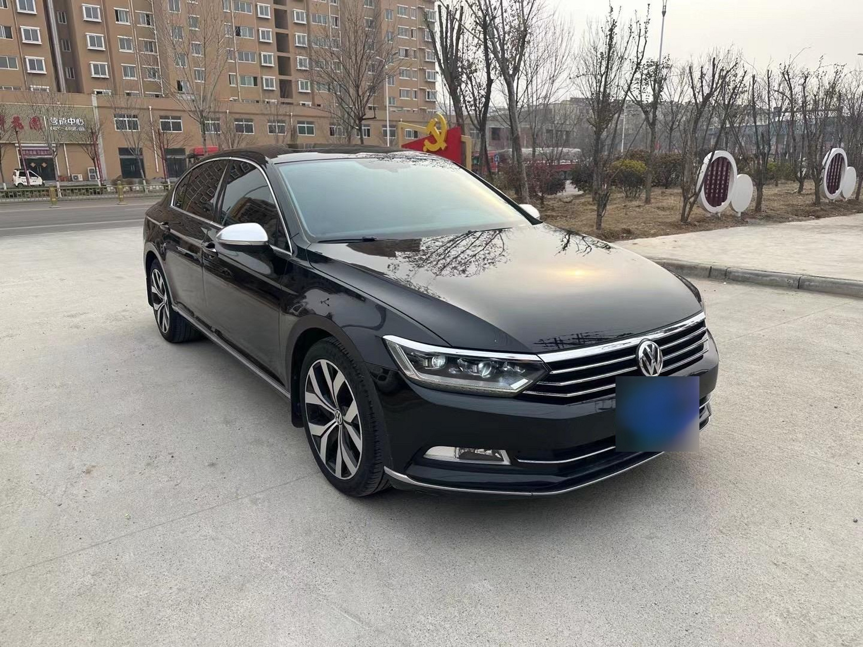 19年4月大众迈腾330领先 车主升级18寸花瓣轮圈 银耳 氛围灯 电动尾门