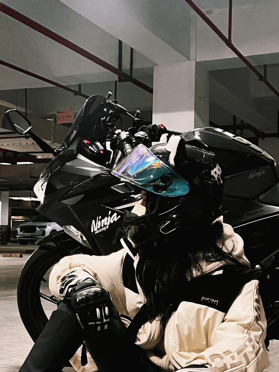 机车摩托车拍照姿势大全车库摆拍 不知道怎么拍照?给你参考,笑着拍吧