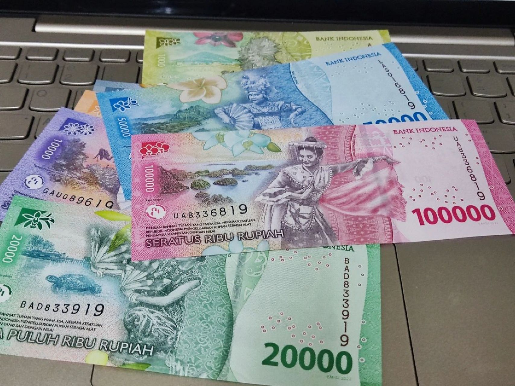 新版印尼盾,比2016版好看一点[偷笑] 新版印尼盾,比2016版好看一点