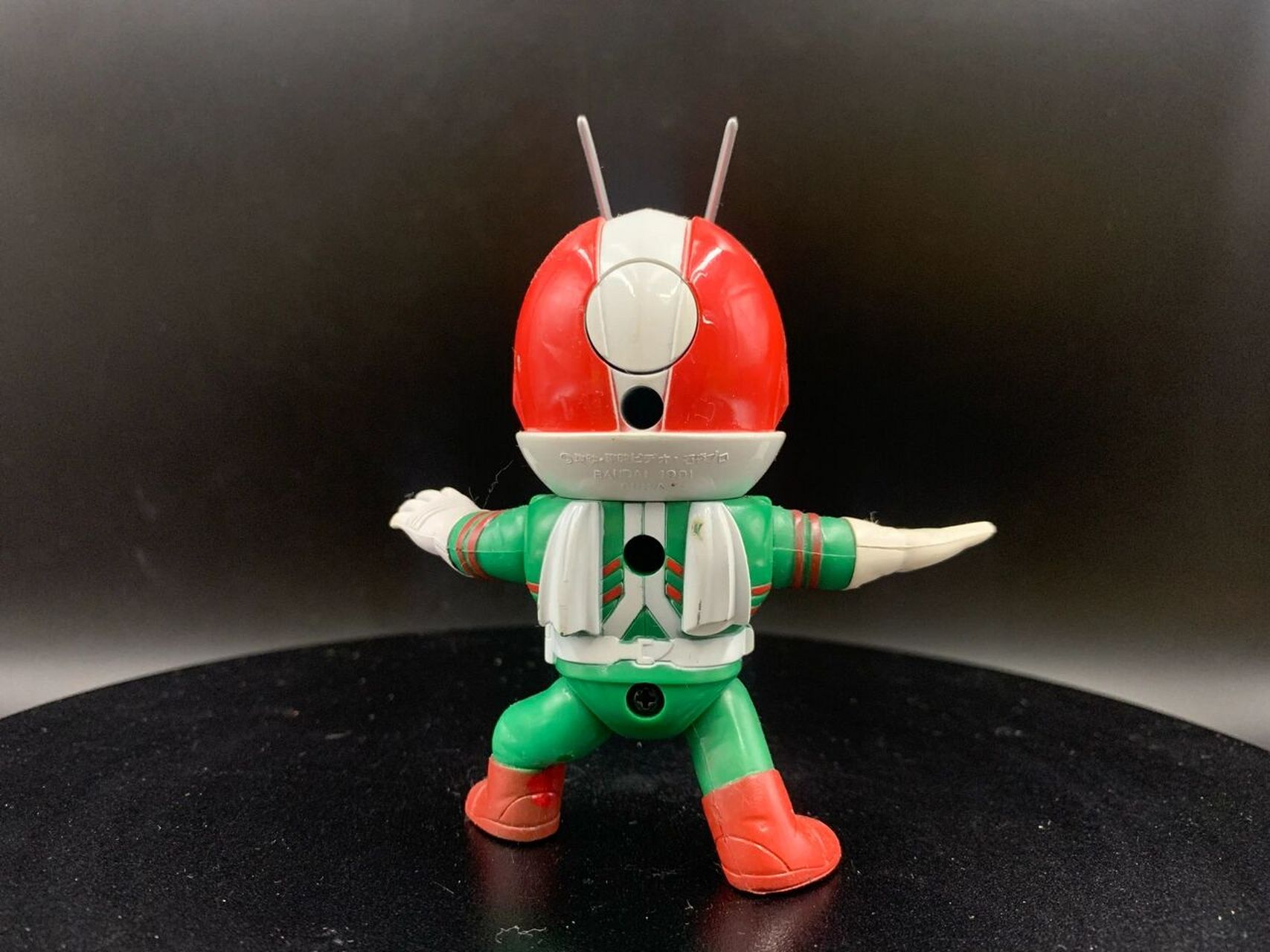 直到1991年,适逢假面骑士20周年,bandai推出了这套sd假面骑士玩具,主