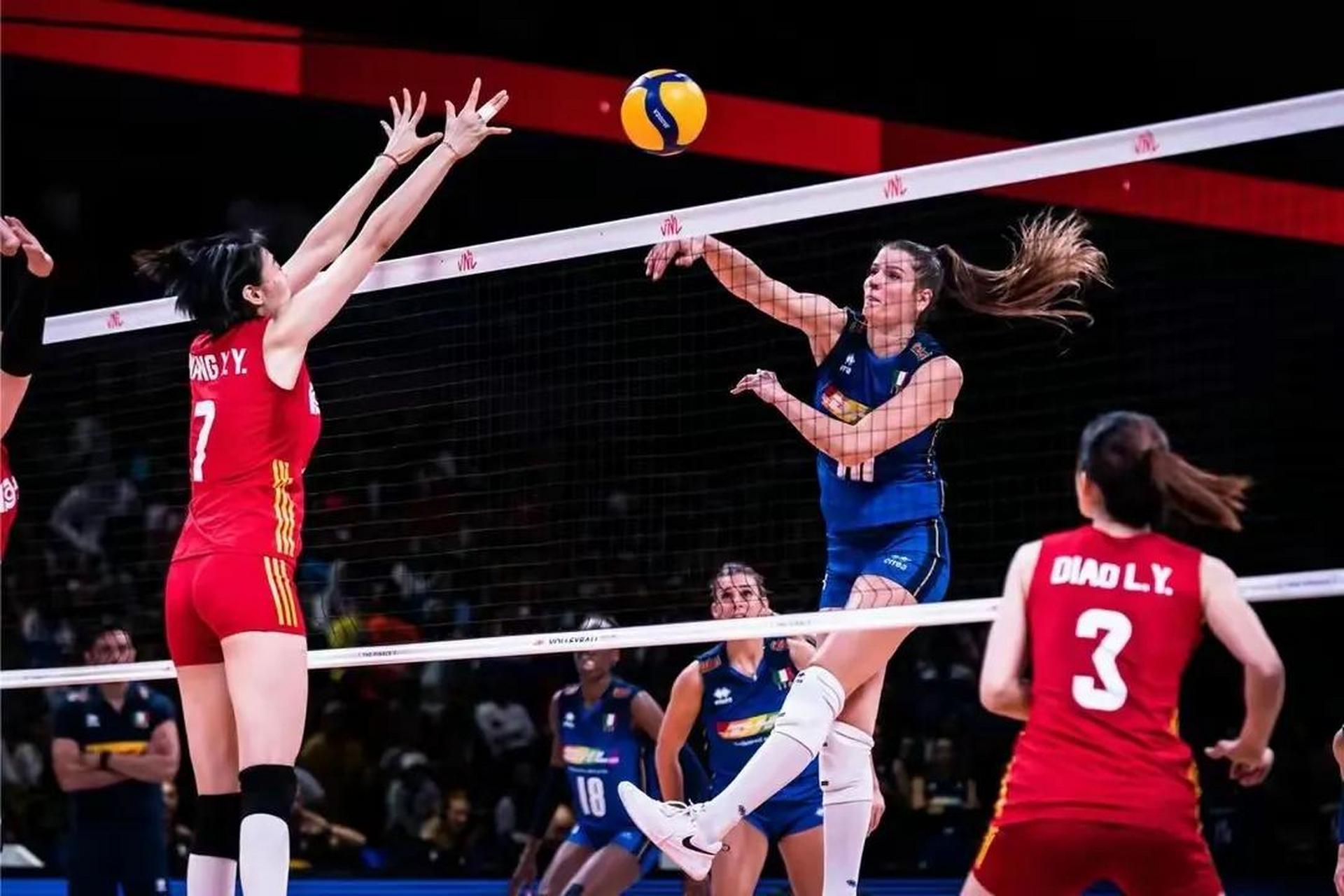 巴西女排"墙姐"卡罗尔曾这样评价中国队的副攻拦网,你觉得她说的有