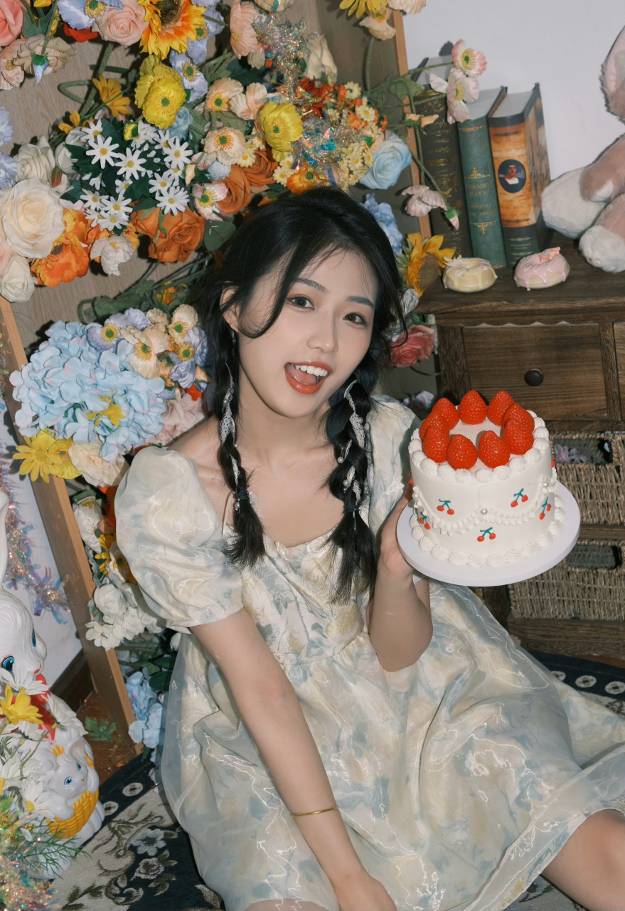 aimee嘻嘻嘻出生于1997年10月15日,来自浙江财经学院东方学院,天秤座