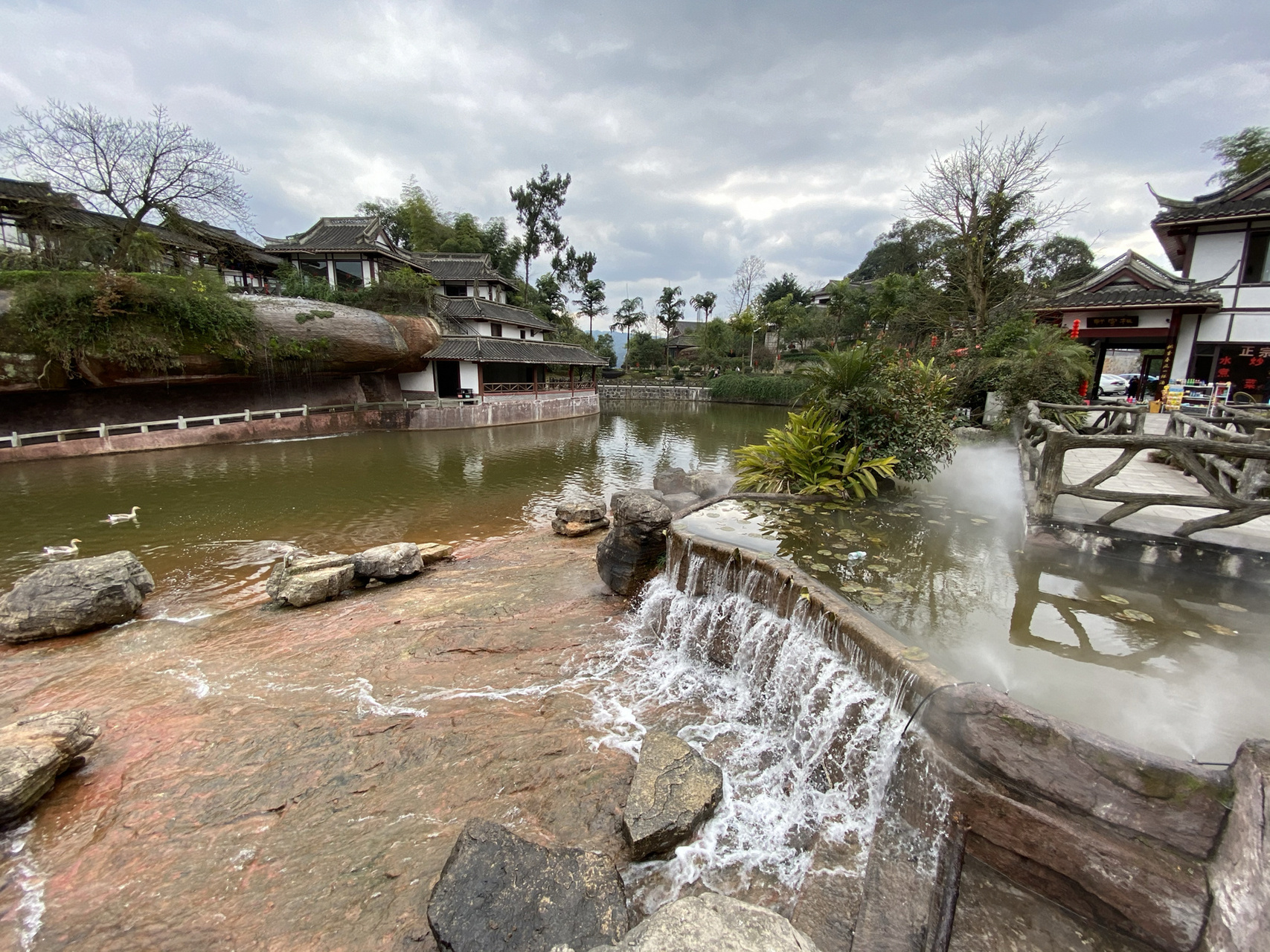 给大家推荐泸州一个好玩的地方吧------桃花坞,个人觉得比桐心院子和