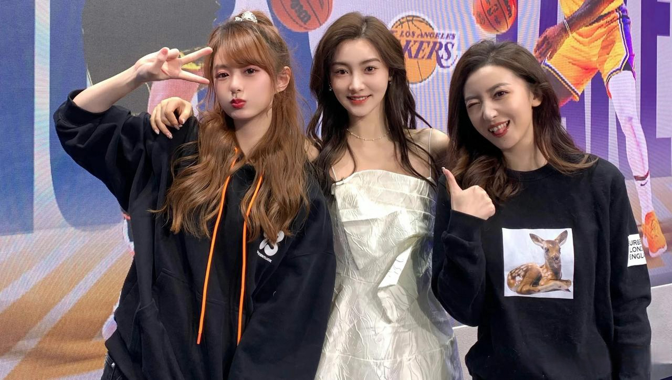 虽然咪咕签了佳依,小七和金佳悦,颜值压倒了腾讯的美娜,雪儿,果果,但