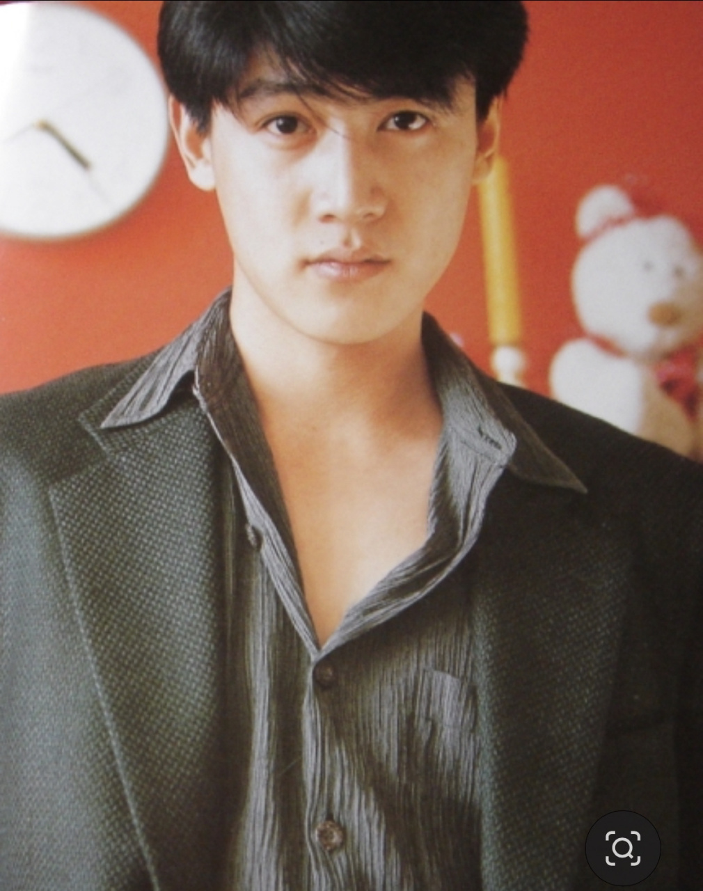 看了他综艺里的片段,真是又帅又机智又温柔 当年陆毅的永不瞑目火的一