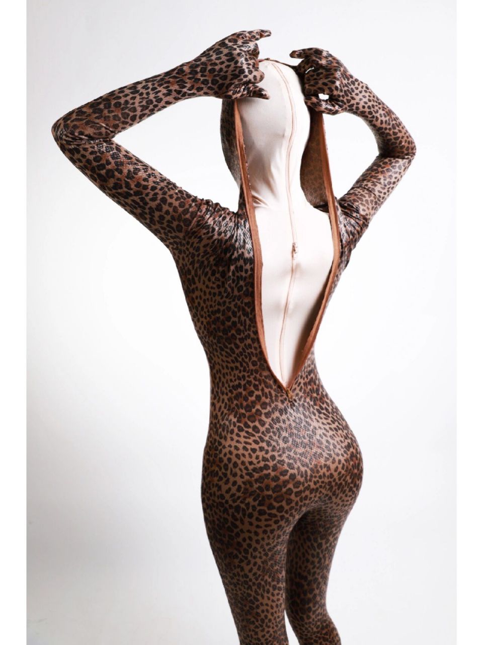 蛇皮紧身衣谁穿谁性感 看起来也像豹纹