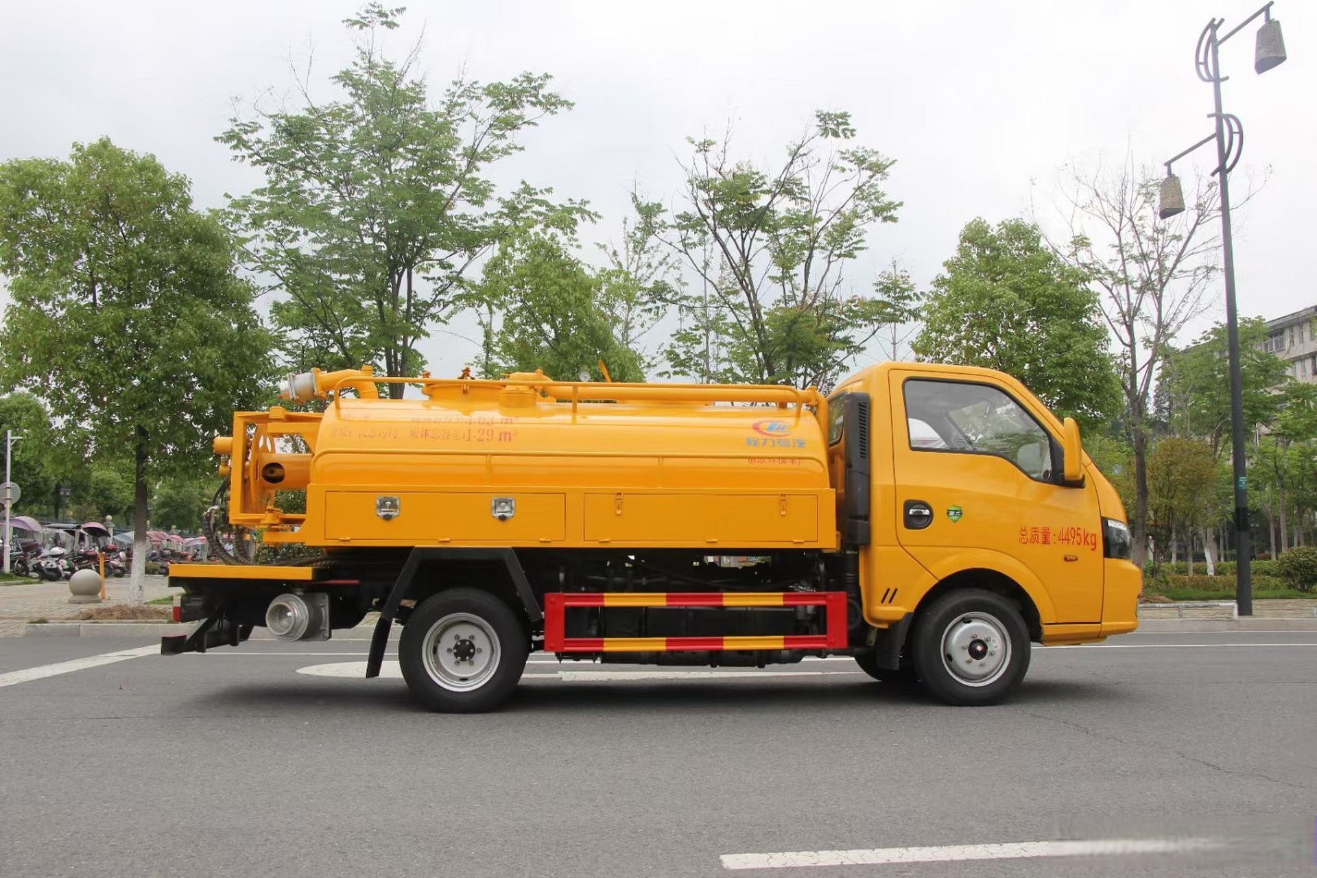 7815东风途逸蓝牌3方清洗吸污车 蓝牌不超重,高1950可进地下室