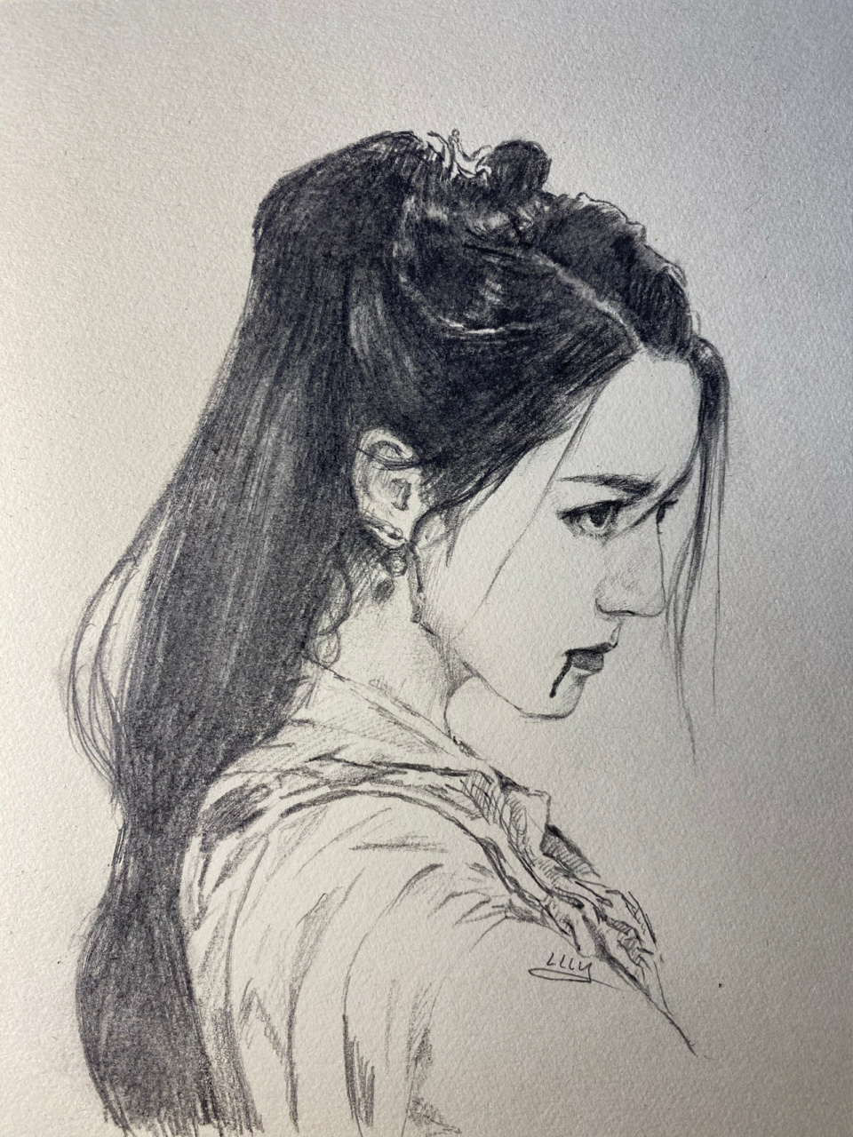 迪丽热巴素描头像
