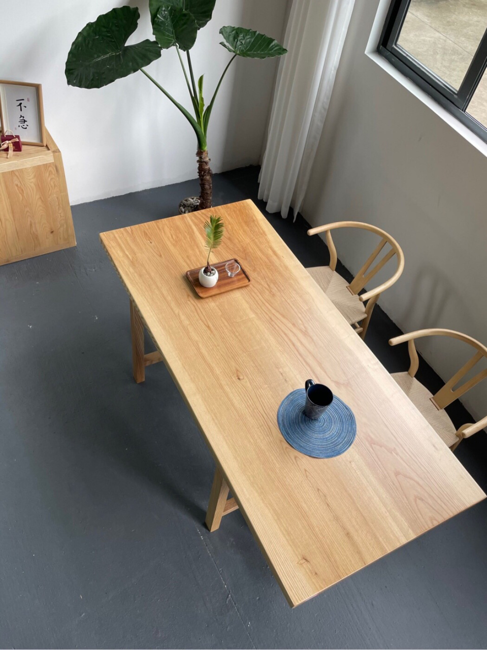 白蜡木属于什么档次的实木 白蜡木在我国主要依赖进口,所以比较稀缺