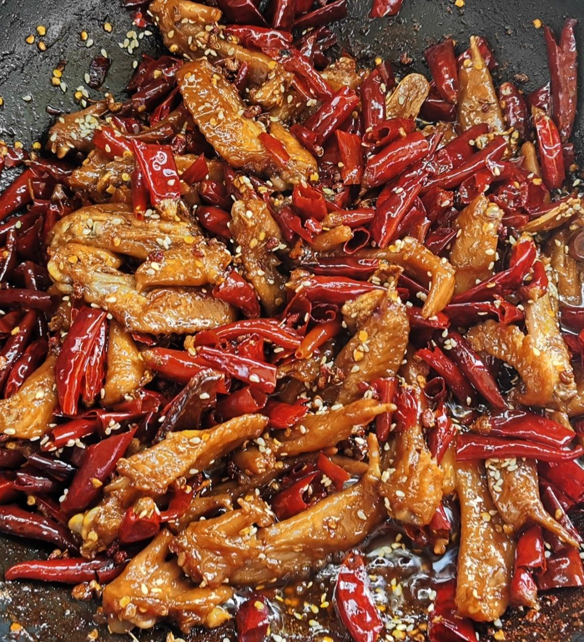 好吃到爆的冷吃鸡尖959595 准备鸡尖500g,生姜 一块,,大蒜 两个