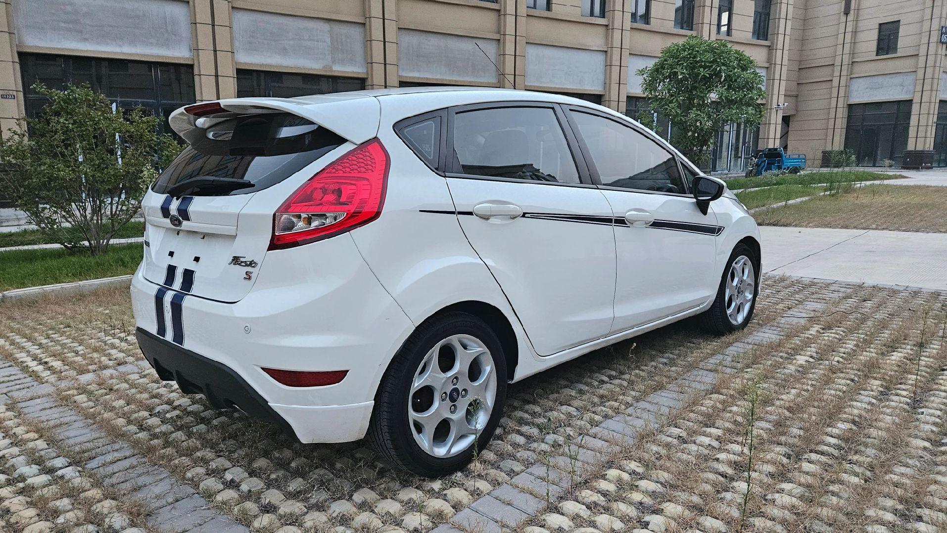 福特嘉年华,2012年两厢1