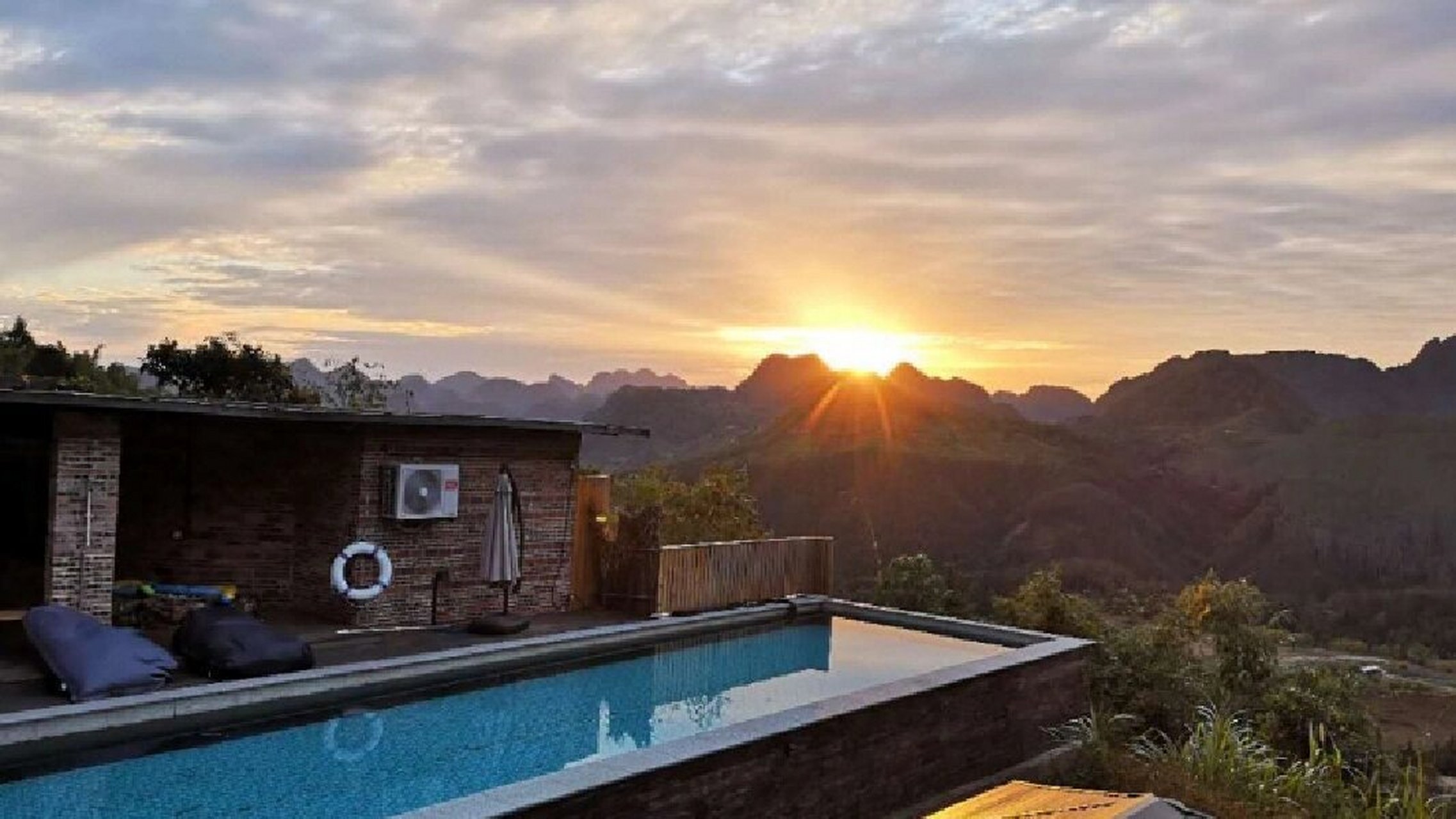 英德一个超棒的山顶民宿72 每个房间都自带私家泳池9069♂15