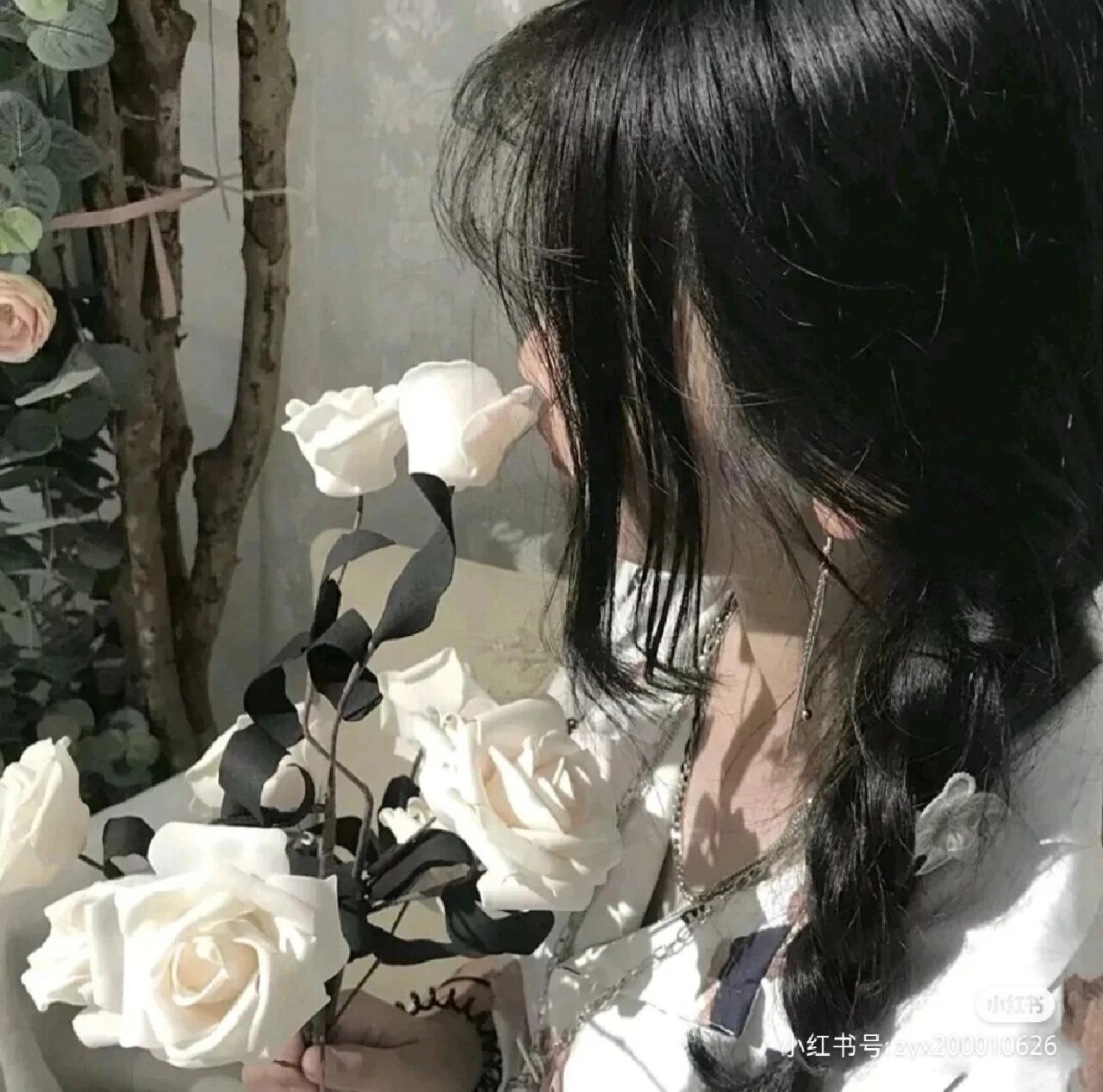 侧脸女生头像 开心