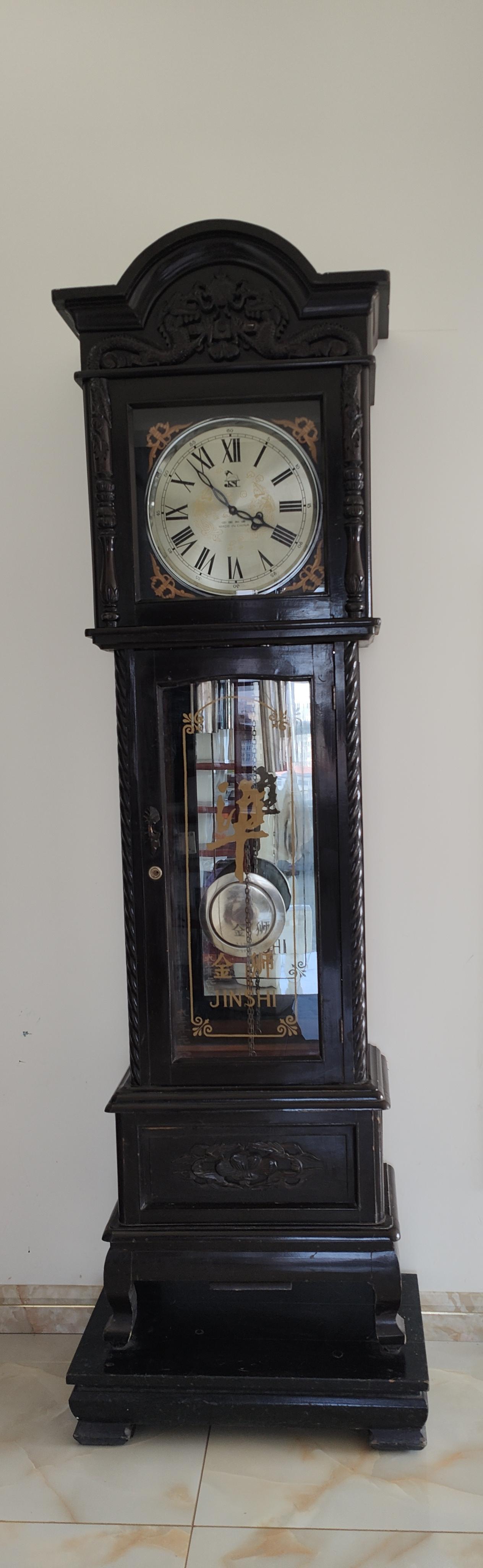 哈尔滨钟厂出品金狮牌落地钟.