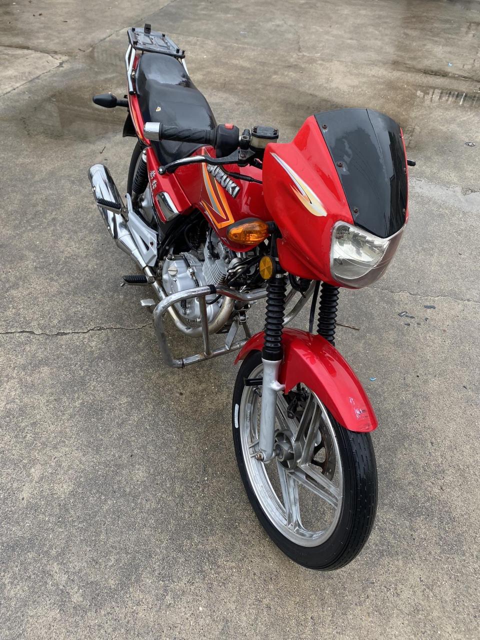 铃木钻豹125摩托车,电子表发动机带平衡轴,懂货的来价格不高.
