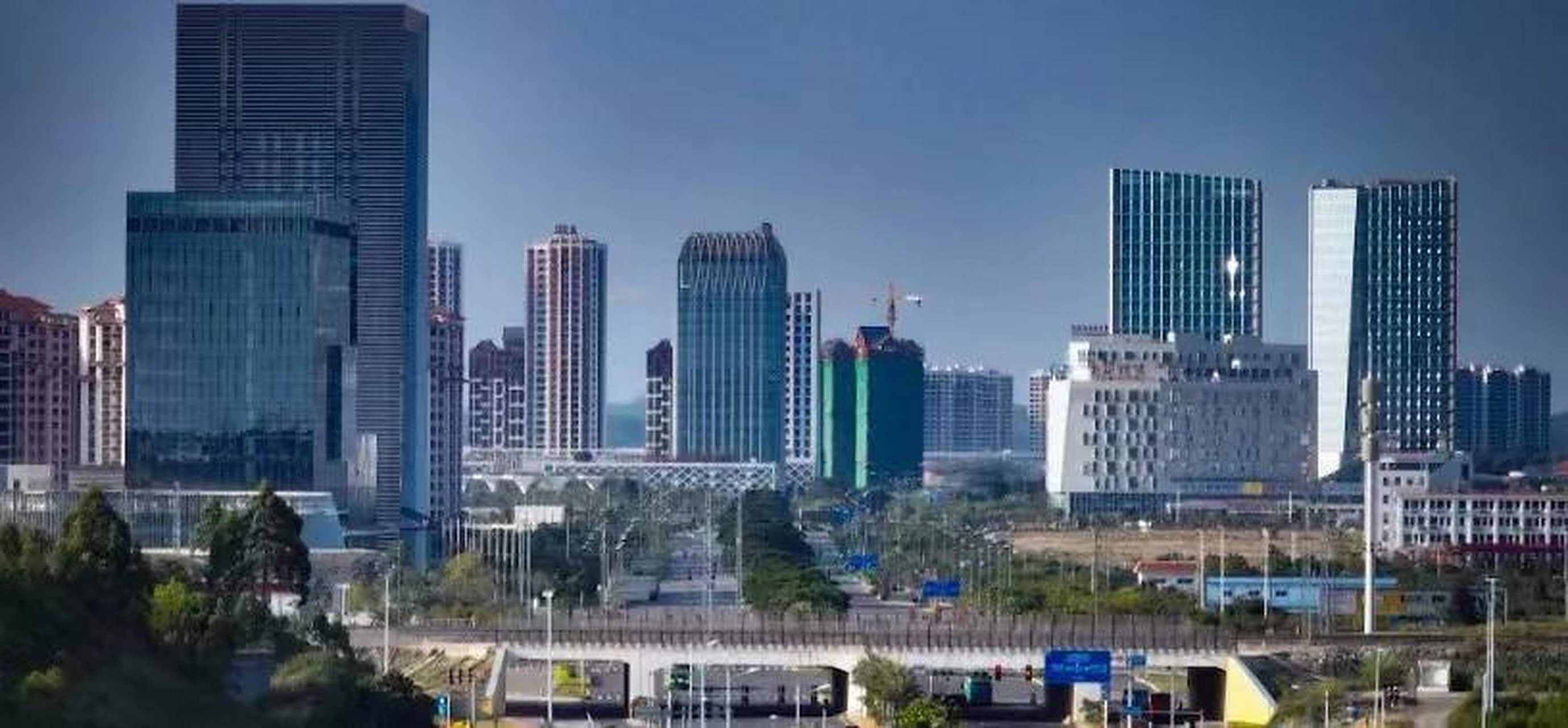 中马钦州产业园上个月一下子成功出让了10块商住用地,这是要大搞建设