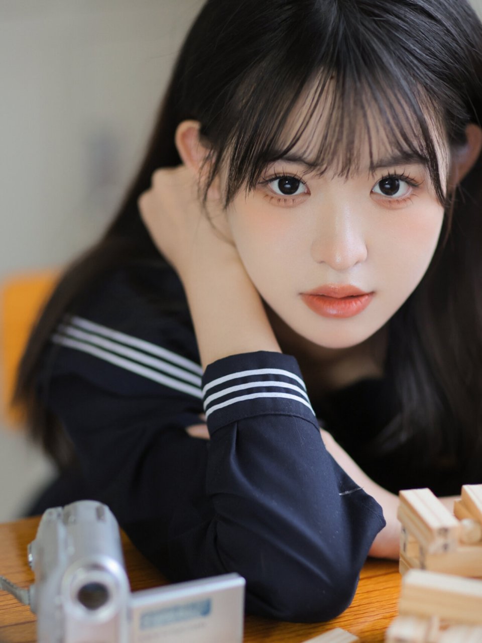 jk制服写真|"下课一起走" 简洁大方的经典绀色制服 仿佛是从漫画里走