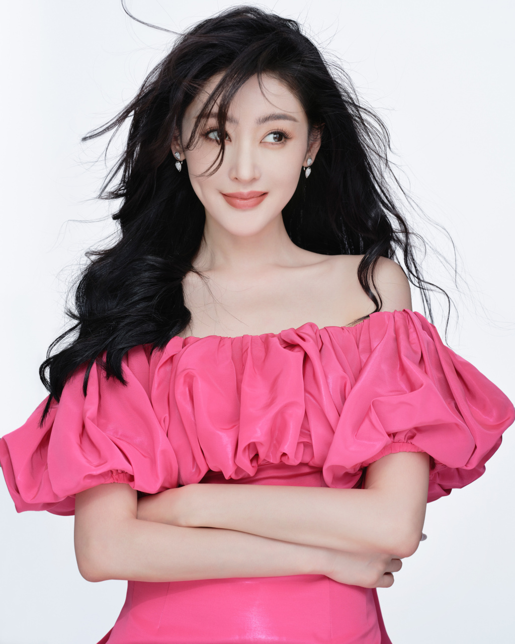 张天爱爱@张天爱 的礼服证件照第二组🙋🏻光影点缀,共赴电影之约