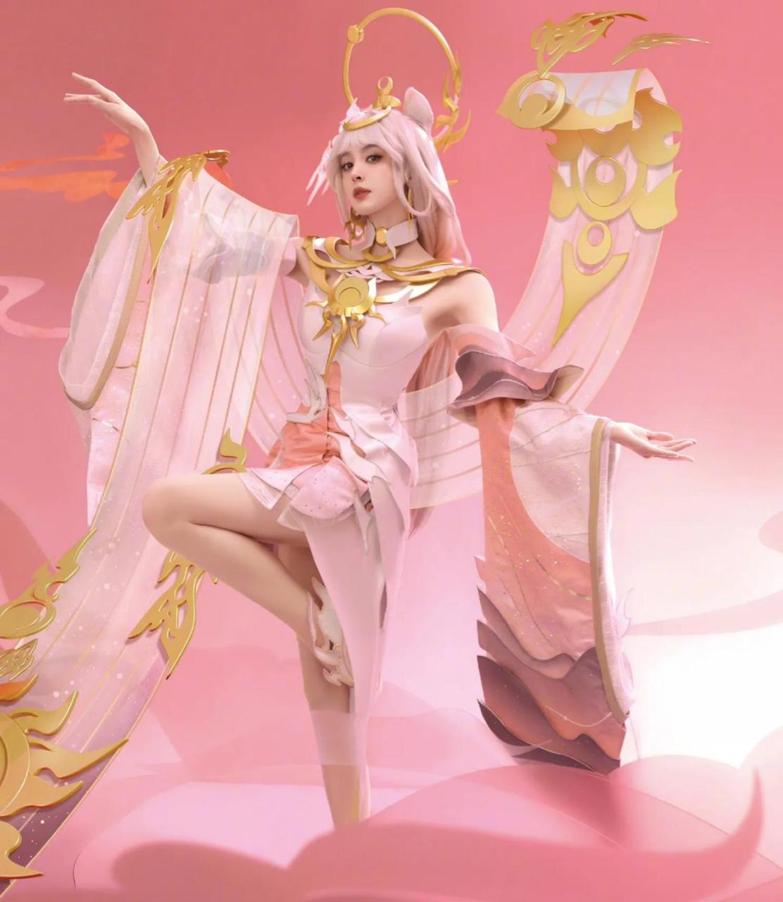 娜扎cos粉衣貂蝉,还原度好高,娜扎真的好美,不管是身材还是颜值都没得