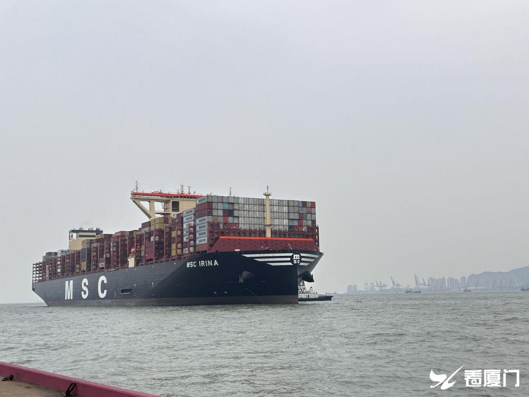 irina)轮靠泊厦门港嵩屿集装箱码头,再次刷新挂靠厦门港超大型船舶的