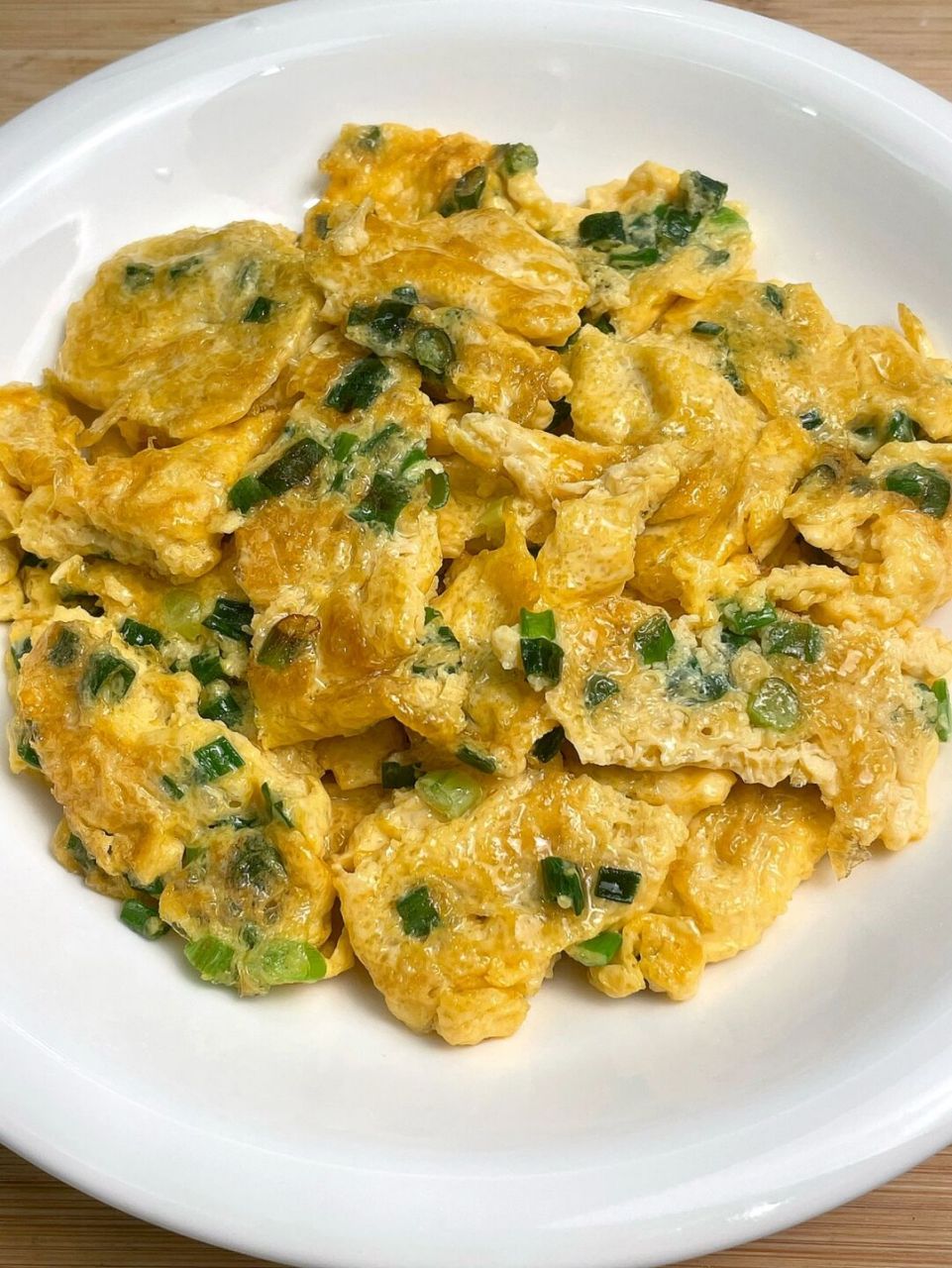 葱花煎蛋这样做太香了,口感嫩滑! 鸡蛋的香味夹着葱香味,比肉还好吃!