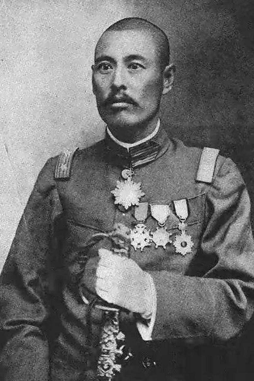 可吴佩孚什么也没说,只带他去了一间屋子,土肥原贤二进去后吓得落荒而