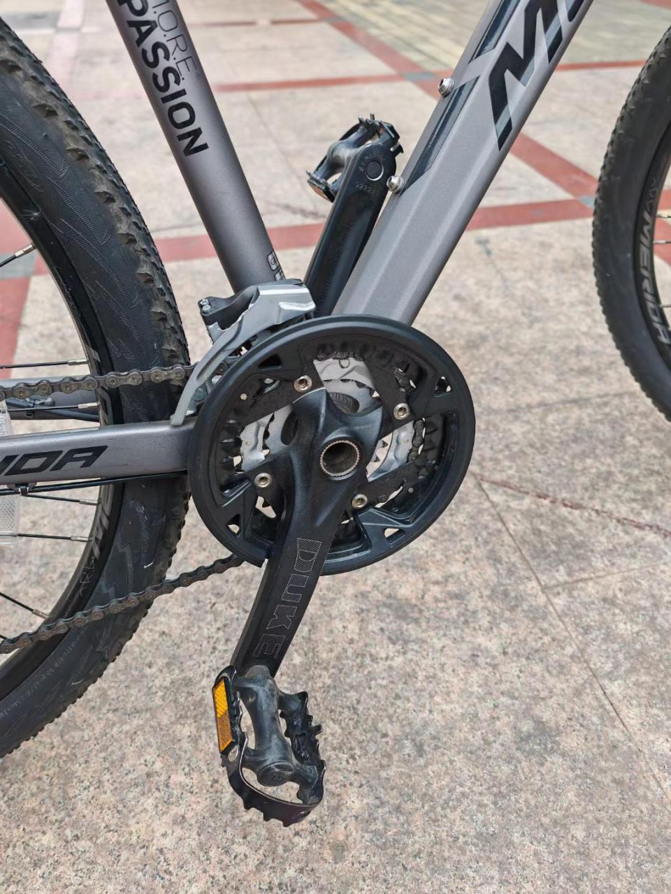 美利达公爵600,27速油压碟刹.中空一体牙盘,线控可锁死前叉.