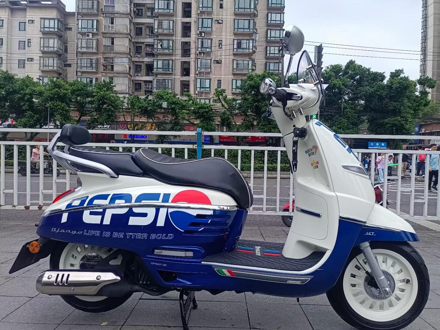 标致姜戈150踏板车,21年10上户,带abs,现在9千公里,原车主买成1万9千8