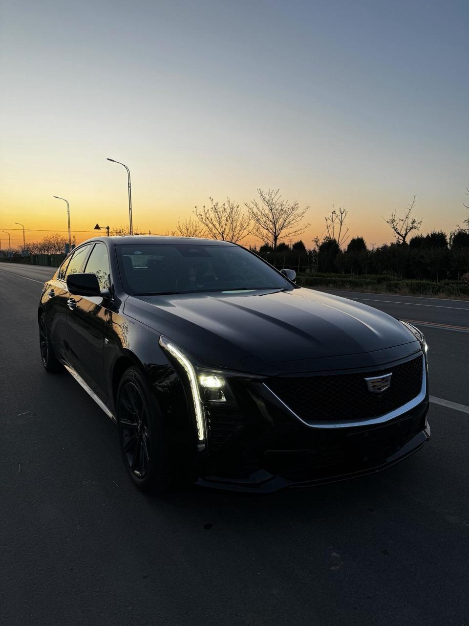 不用多说,停在那就很帅了ct5黑武士