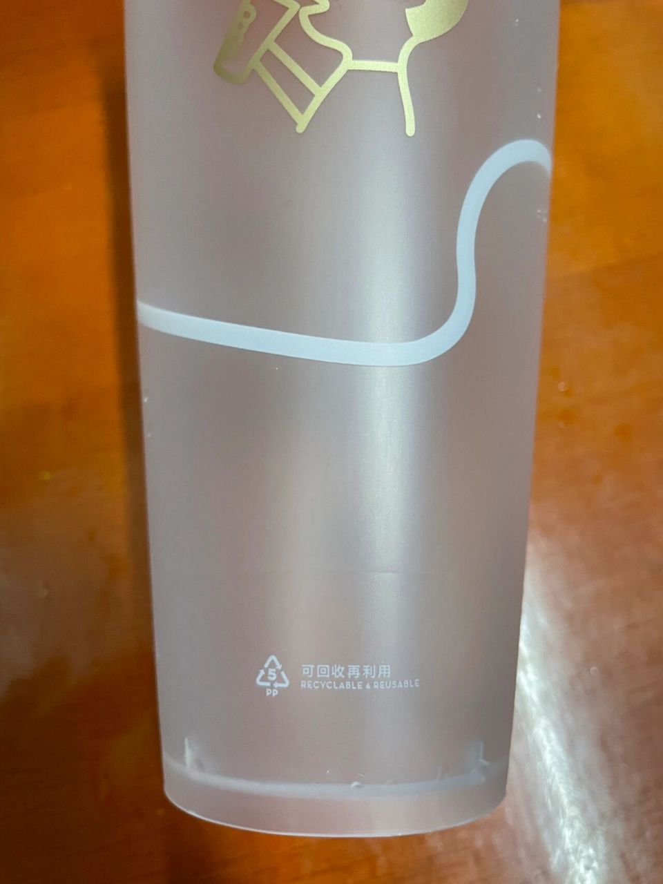 原来喜茶的pp杯可以当水杯用 闲来无事上网查了一下喜茶pp杯上的pp5是