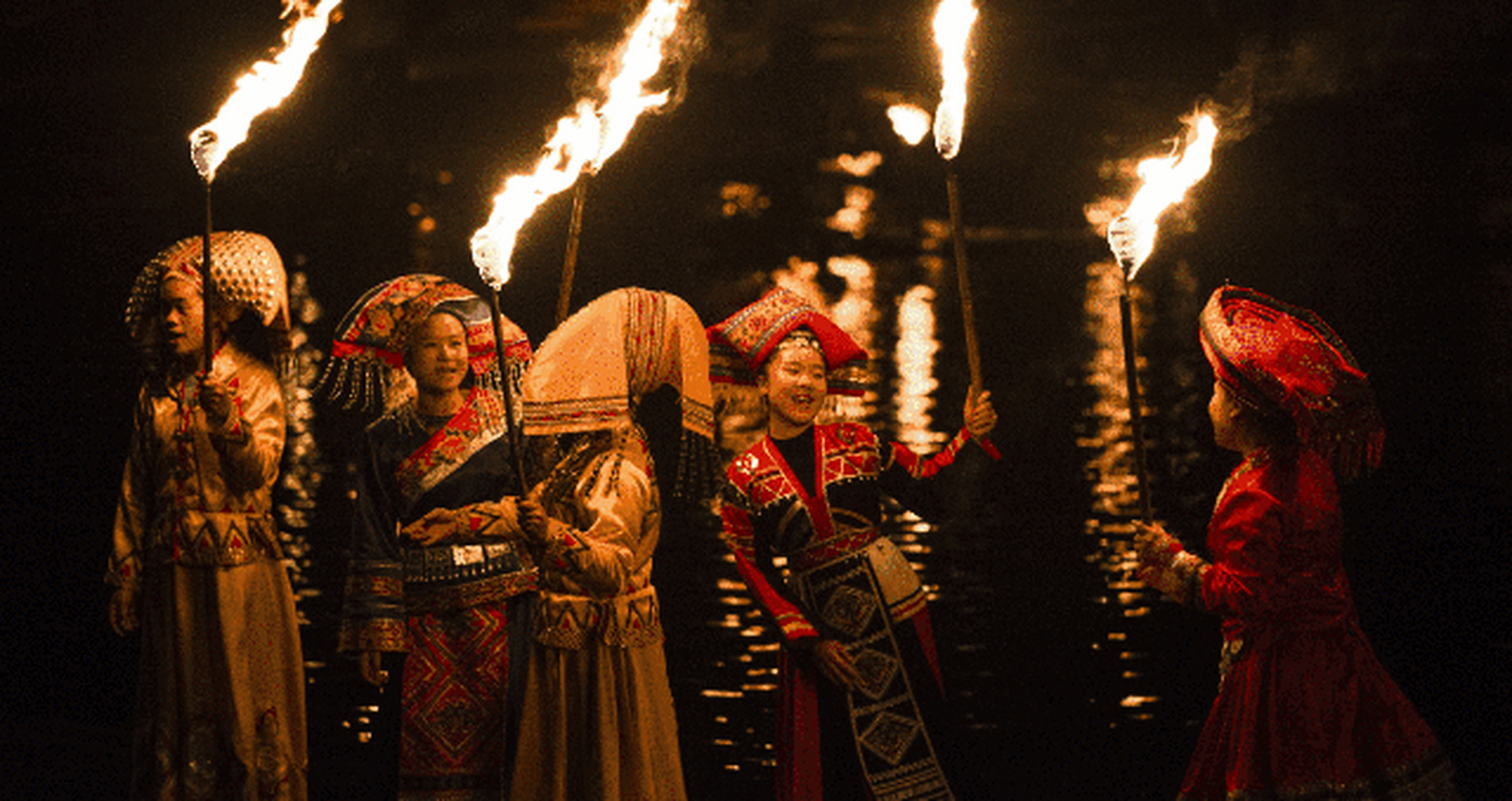 感谢观众对《印象刘三姐》的喜爱.三天3万人.[网页链接]