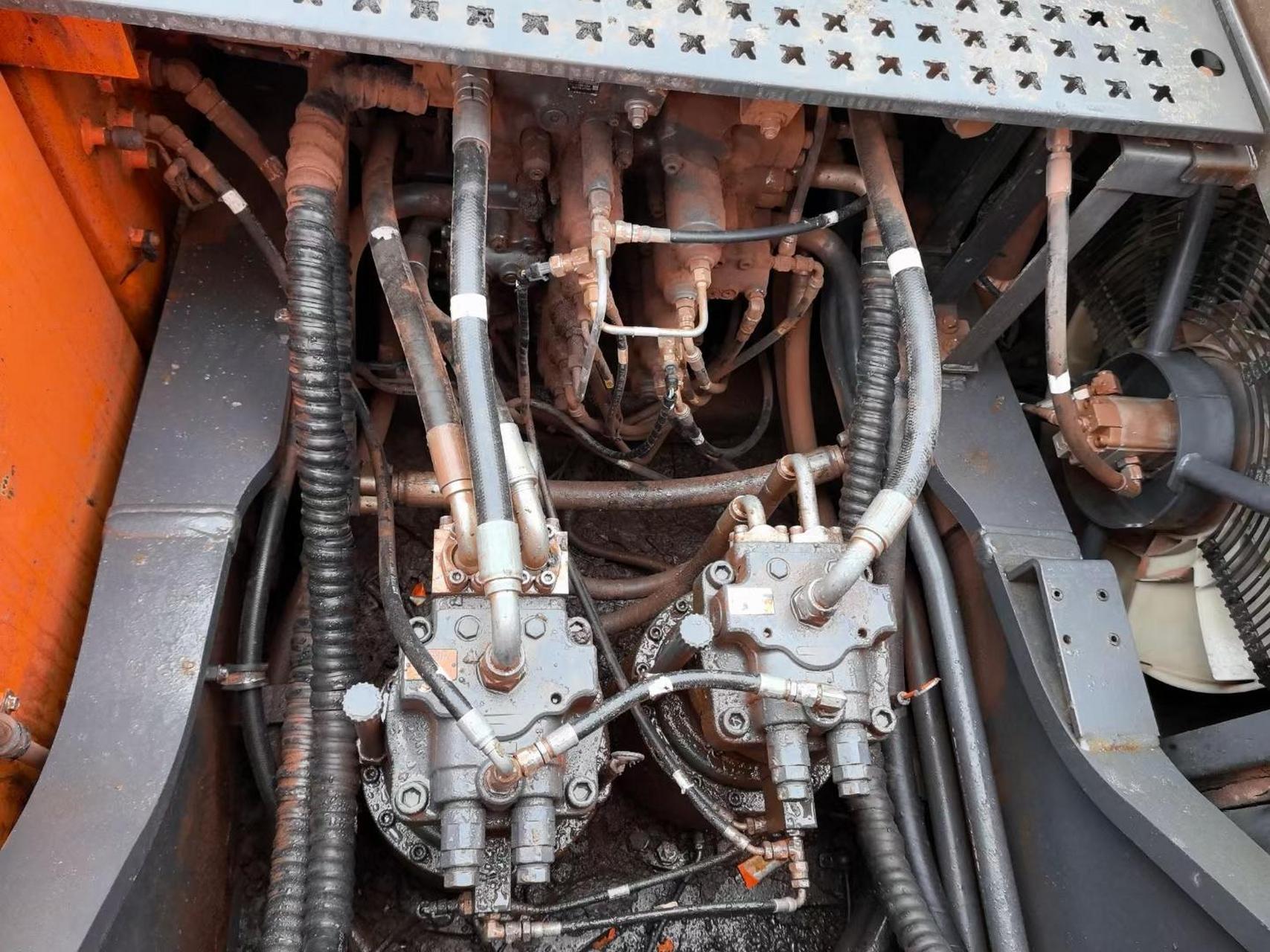 斗山500-9c打桩机,斯堪尼亚发动机省油有劲,18.5米新臂,加大油缸