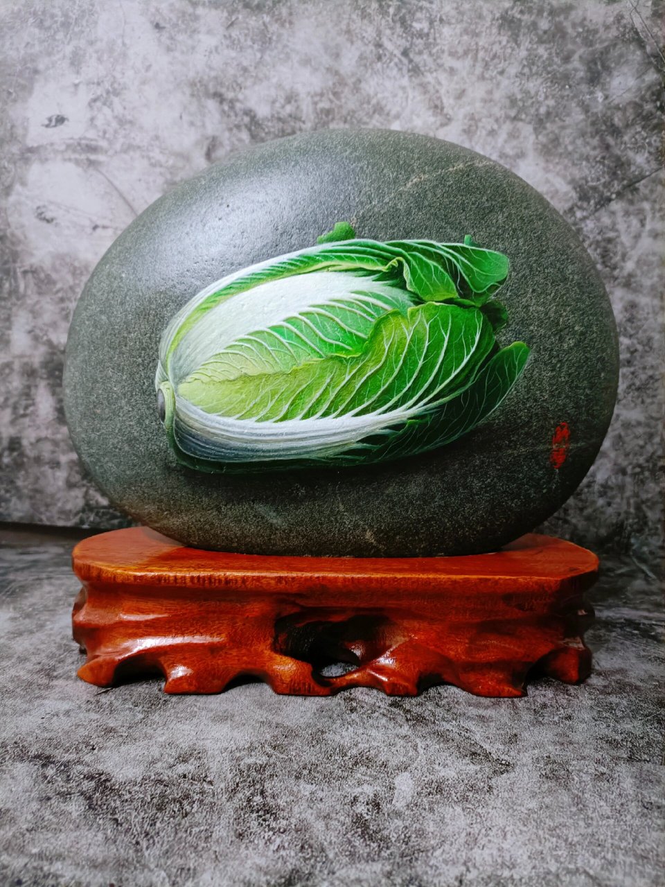 石头画摆件之百财纳福(白菜) 白菜作为绿色蔬菜的代表,不仅味道鲜美