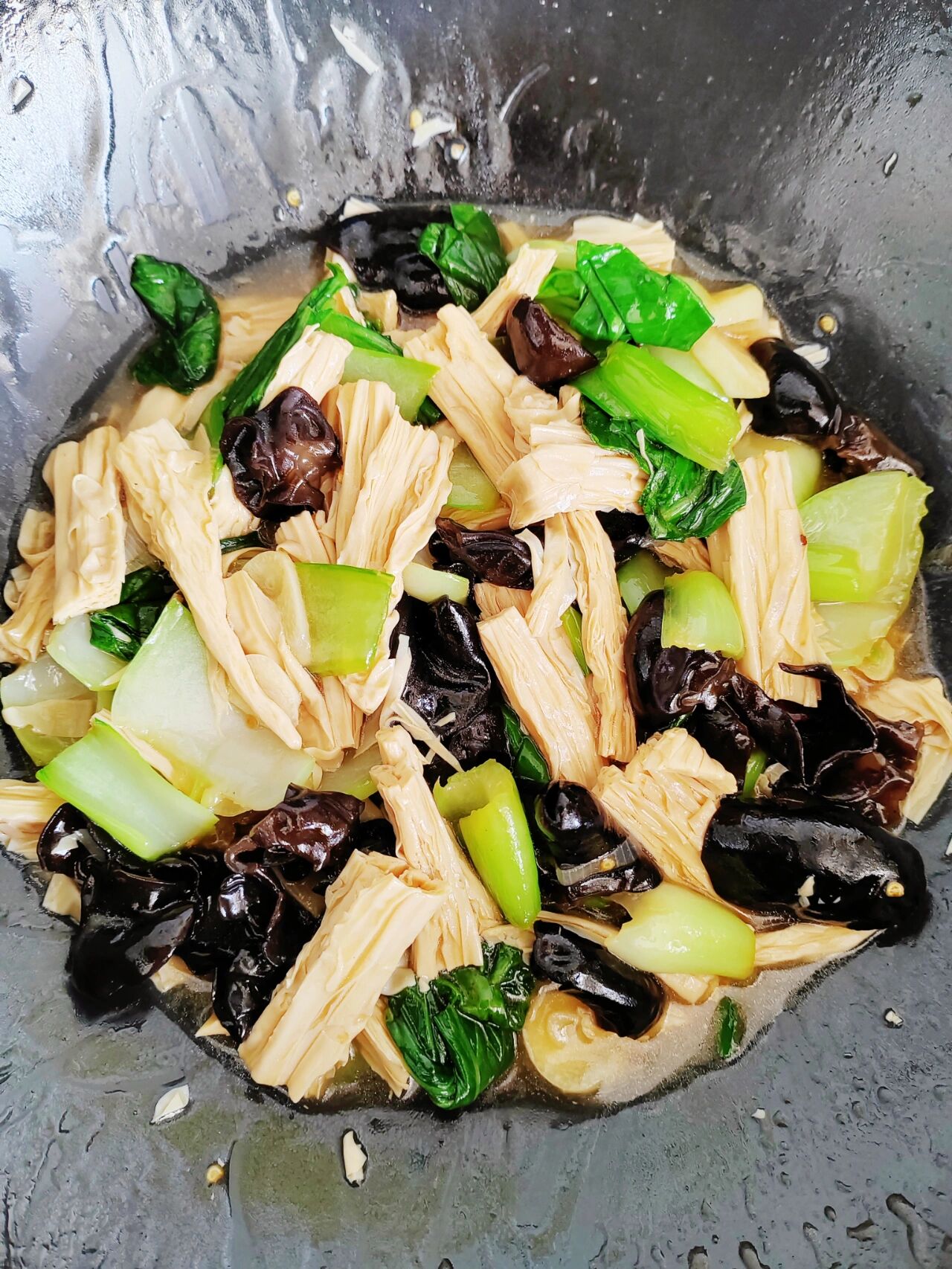 腐竹买回来不要再凉拌,试试这个青菜烧腐竹