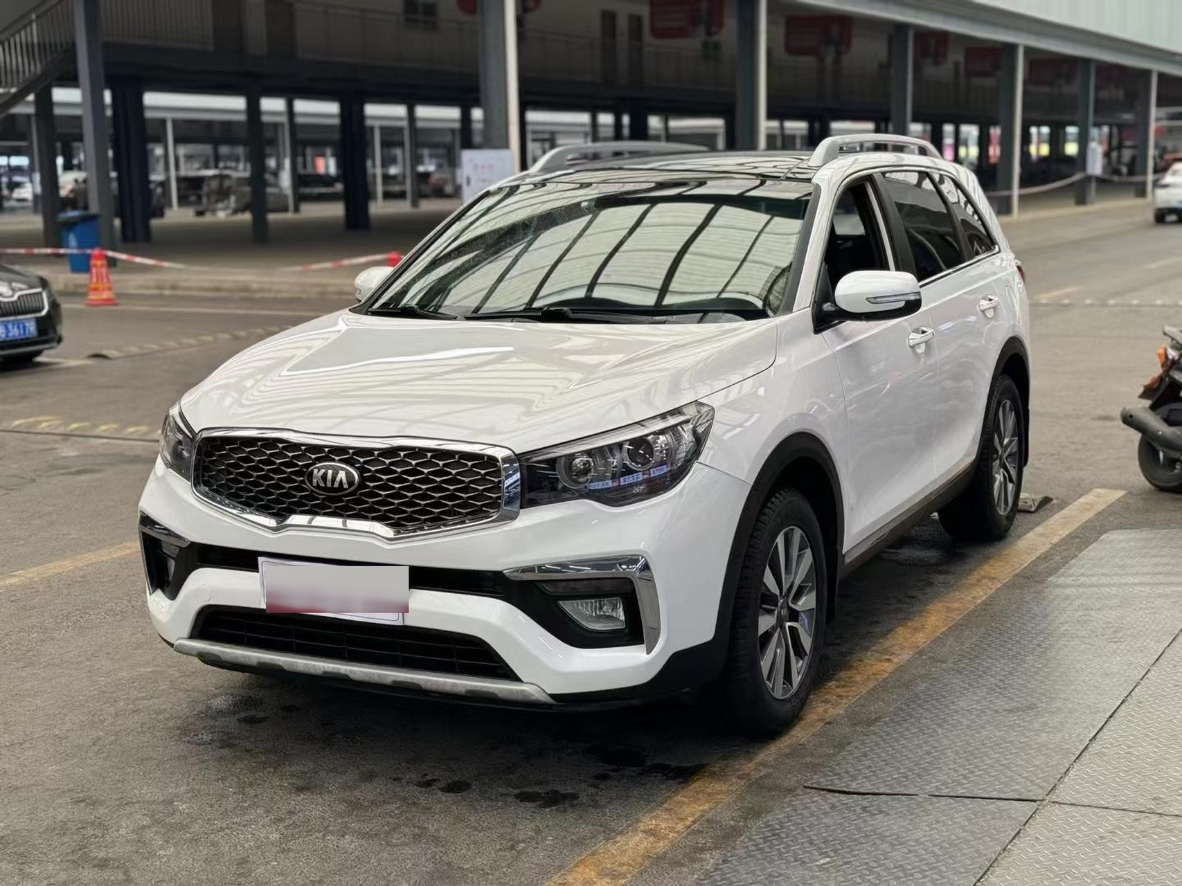 新到  起亚kx7 车辆款型2017款2.0tgls 7座