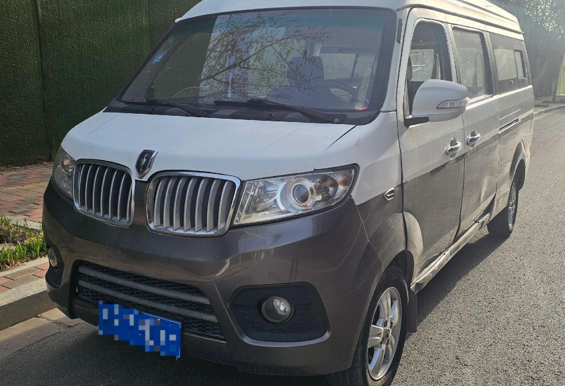 1万多的5座面包车,金杯新海狮加长版5座客车,16年车,国5排放,货拉拉