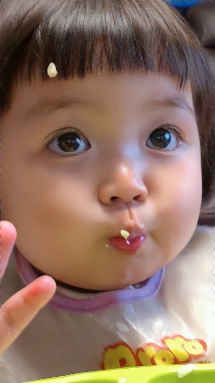 罗熙壁纸  人类幼崽真是太可爱了