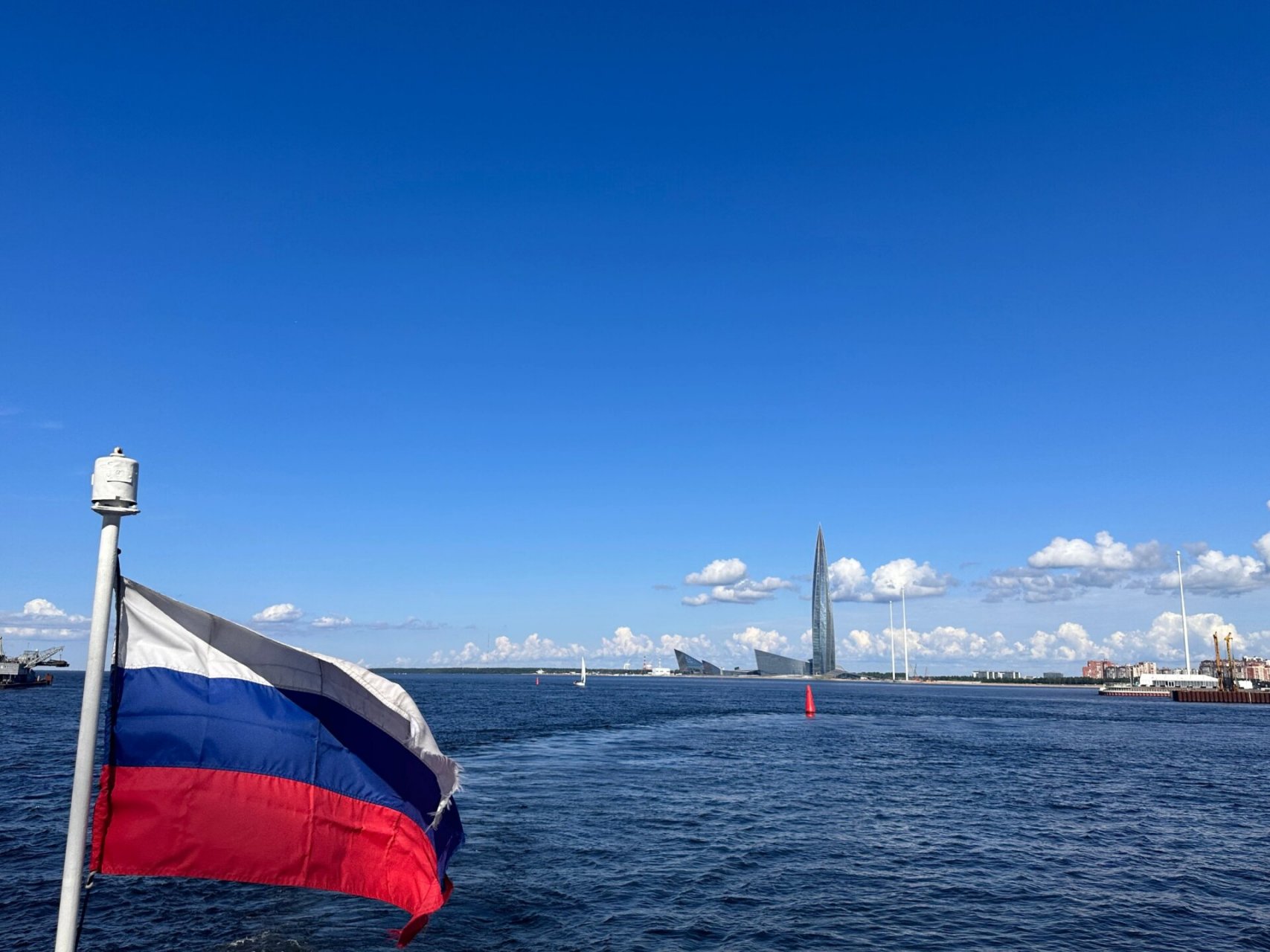 俄罗斯圣彼得堡之涅瓦河 9396圣彼得堡涅瓦河,源于拉多加湖,自东