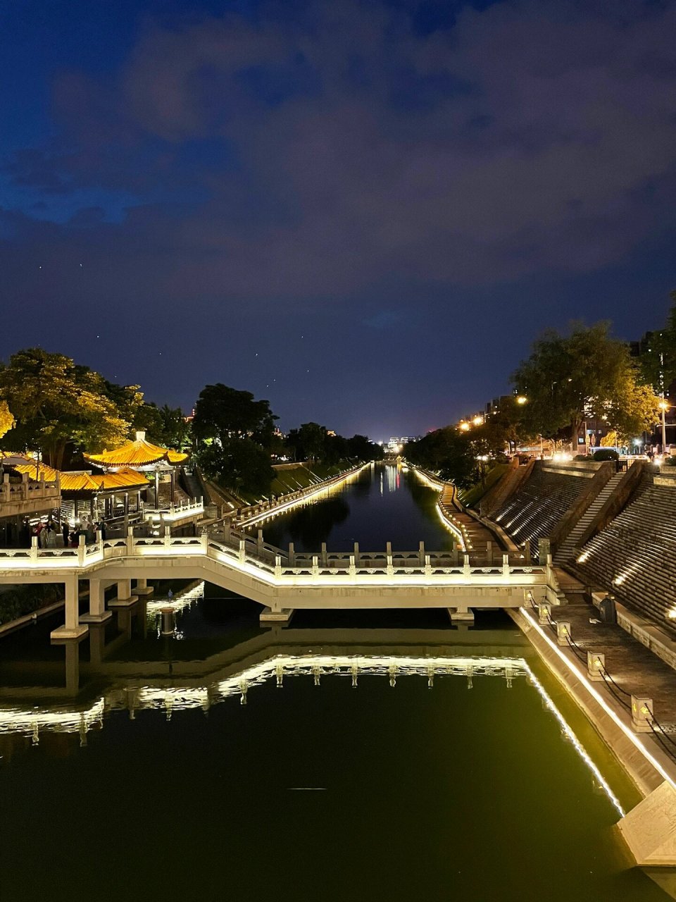 西安城墙下的护城河 77一张夜景