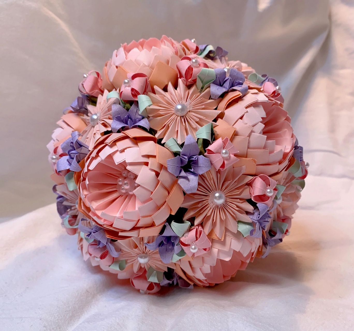 0:五月的繁花      肝了整整一个五一假期的800 零件折纸花球终于完工