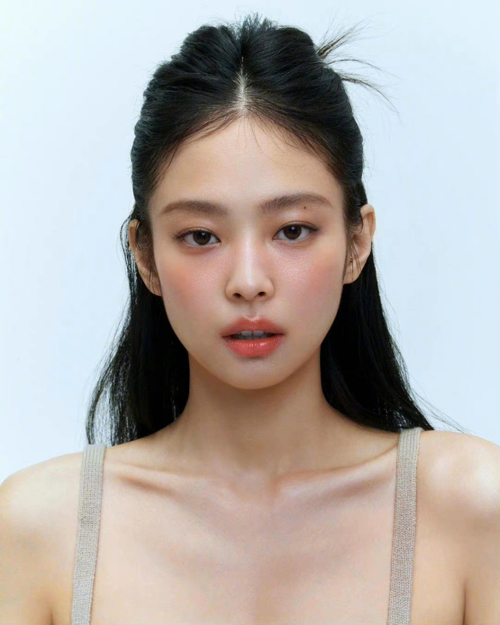 jennie×hera,各种怼脸拍都能完美驾驭,绝了