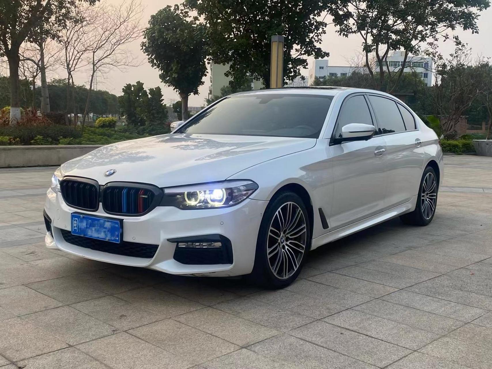 18款17年12月上牌宝马530li,m运动套件四驱,49万多指导价,白色外观