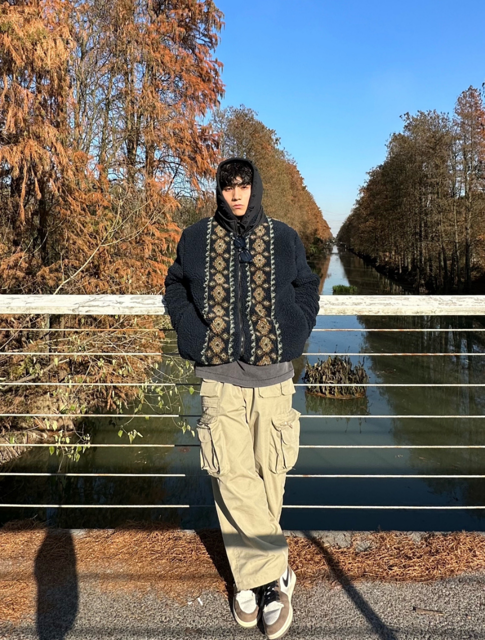 余还有点帅 趁天气好不妨多出去晒晒太阳 🌞 #cleanfit# #日潮穿搭