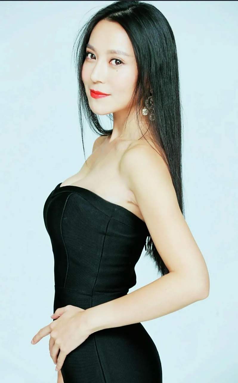 身材火辣性感的张敏倩