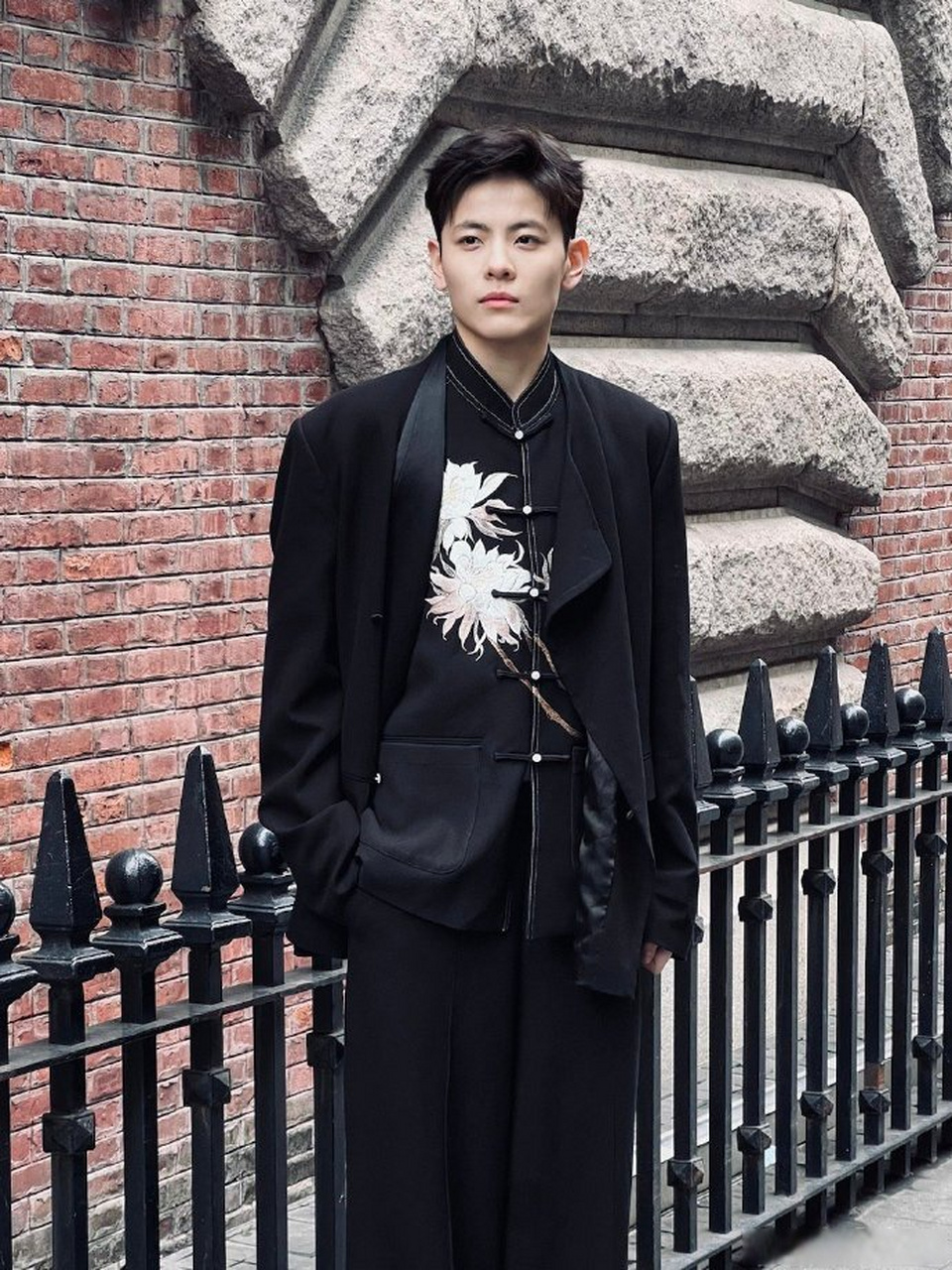 杨舒予的新尝试绝了  杨舒予ysy 晒照送出节日祝福:一些新尝试,节日