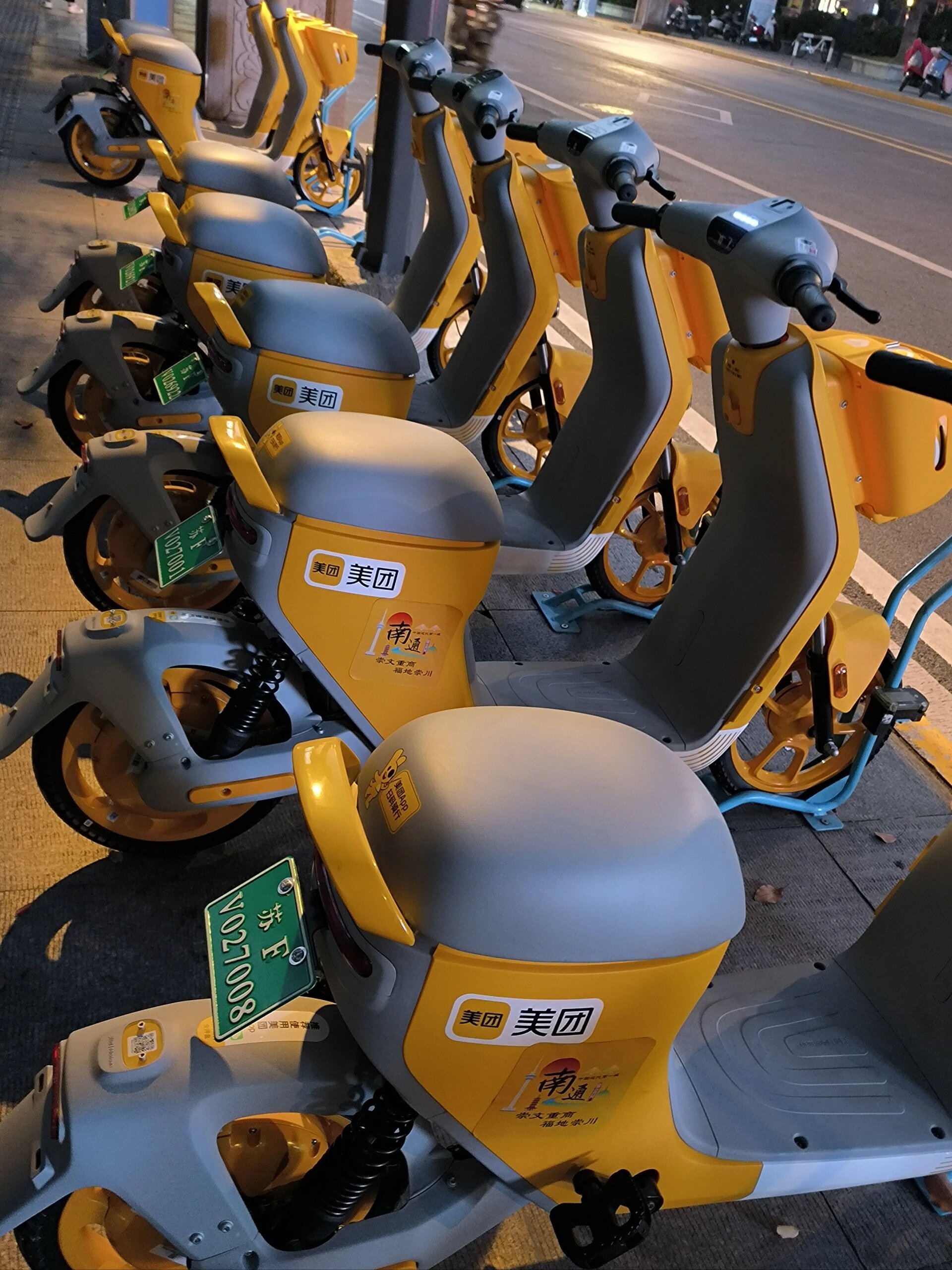 南通也有美团共享电动车啦! 通大附近能看到很多!